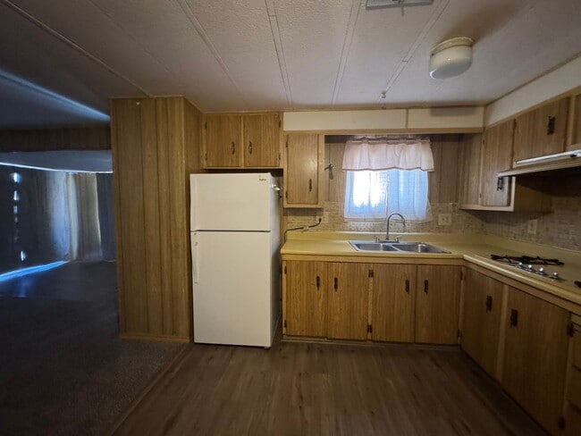 Building Photo - 2BRE 2BA close to Hwy 95, Shopping, Parks, Colorado River