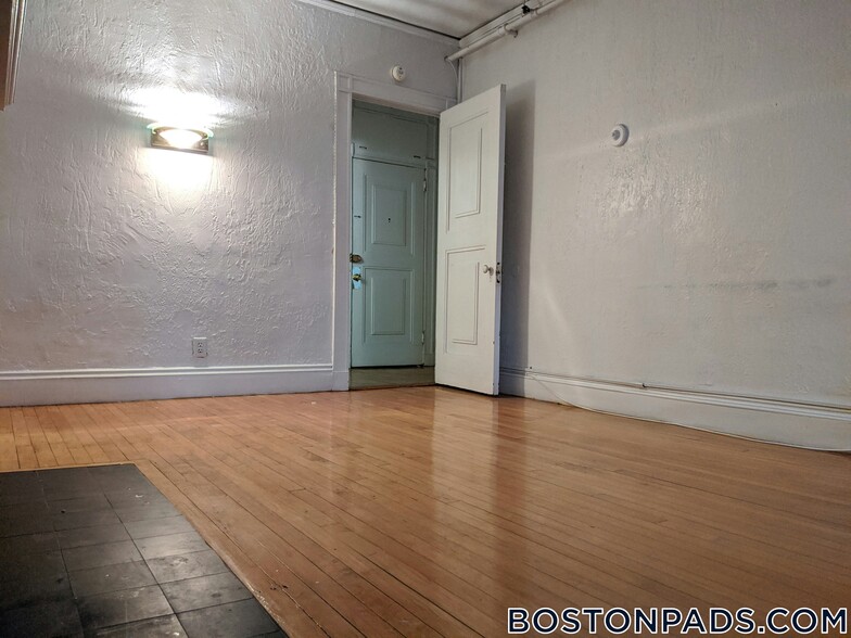 Building Photo - 91 Westland Ave