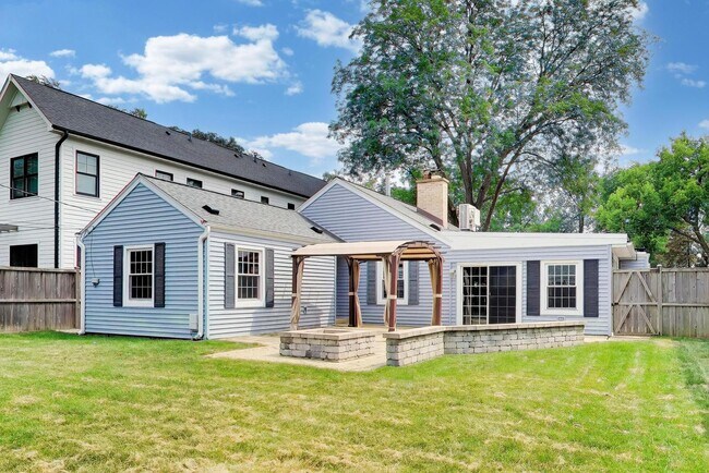 Building Photo - 1706 Illinois Rd