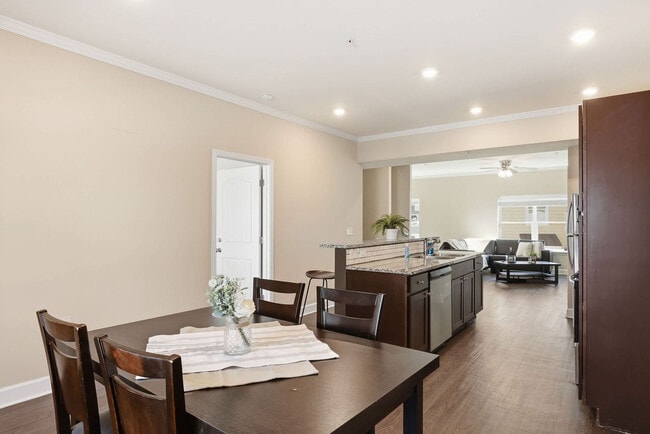 Building Photo - 205 Tiliwa Ct