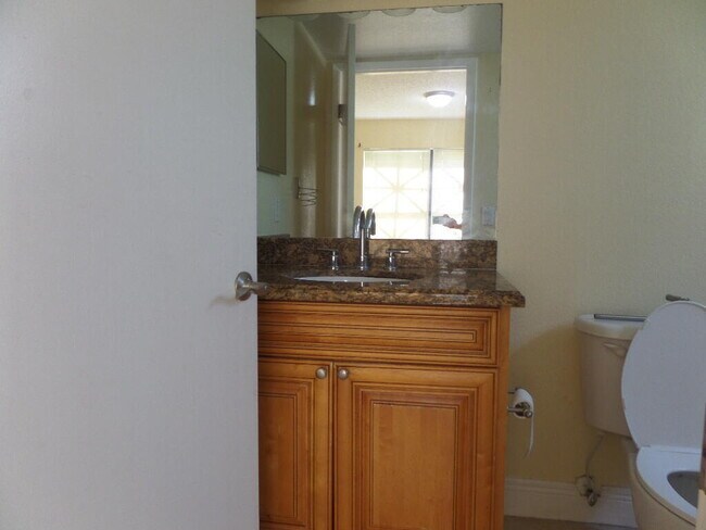 Building Photo - 1524 Lake Crystal Dr