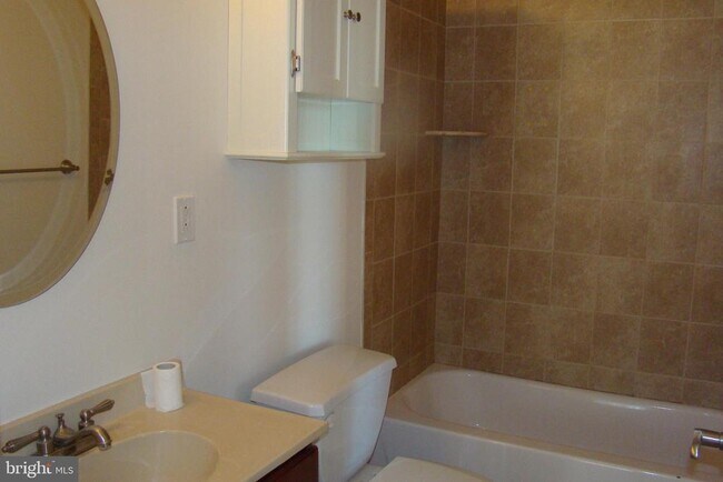 Building Photo - 2 W Gay St