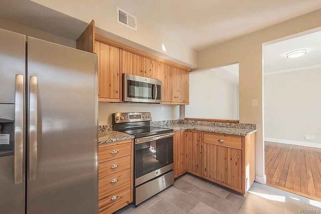 Building Photo - 2 N Plum St