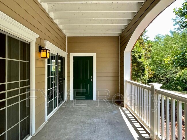 Building Photo - 8441 Callabee Way