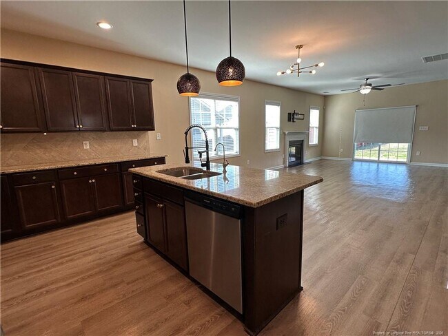 Building Photo - 2040 Stonewash Dr