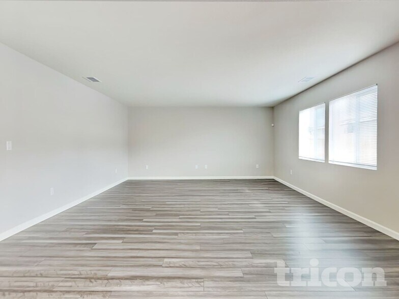 Building Photo - 8952 Elk Ravine Dr