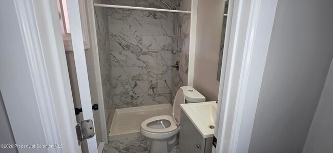 Building Photo - 333 Oak St