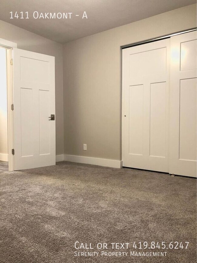 Building Photo - 1411 Oakmont-A