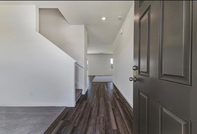 Building Photo - 27235 Blue Pool Dr