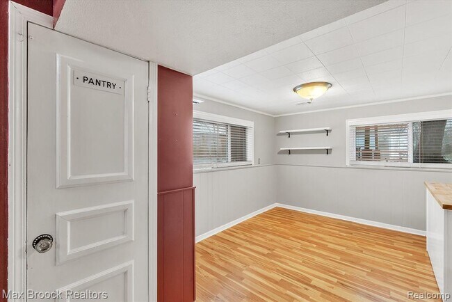 Building Photo - 978 Panorama Dr