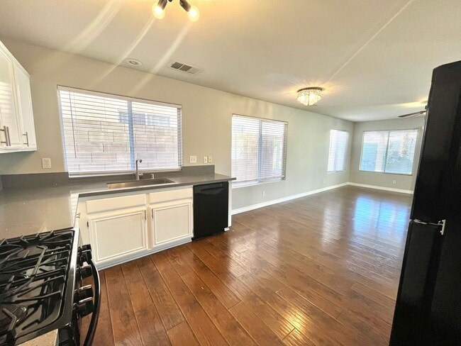 Building Photo - **$800 OFF MOVE IN BY 12/12/25**Spacious 3 Bedroom, 2.5 Bath Home with No HOA and Modern Finishes