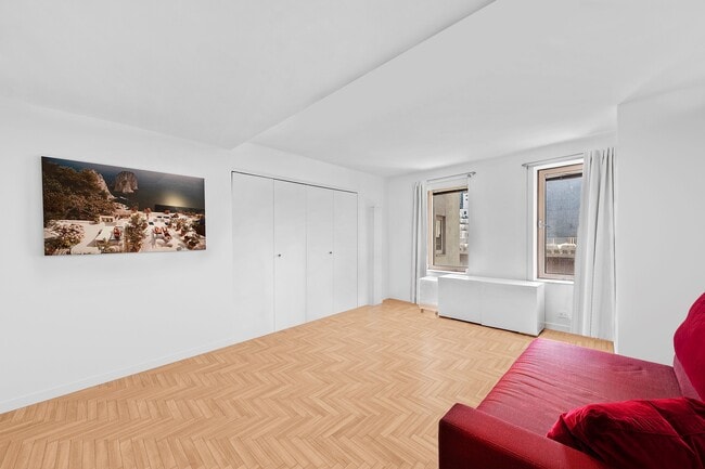 Building Photo - 106 Central Park S
