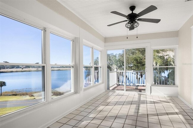 Building Photo - 2119 E Crooked Lake Dr