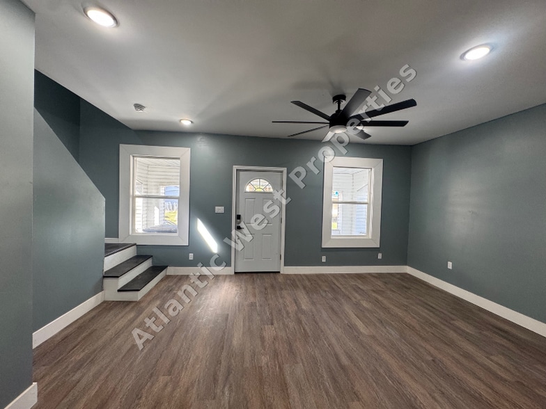 Building Photo - 545 Carplin Pl