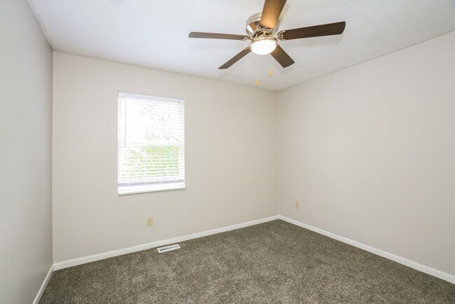 Building Photo - 17764 Cedarbrook Dr