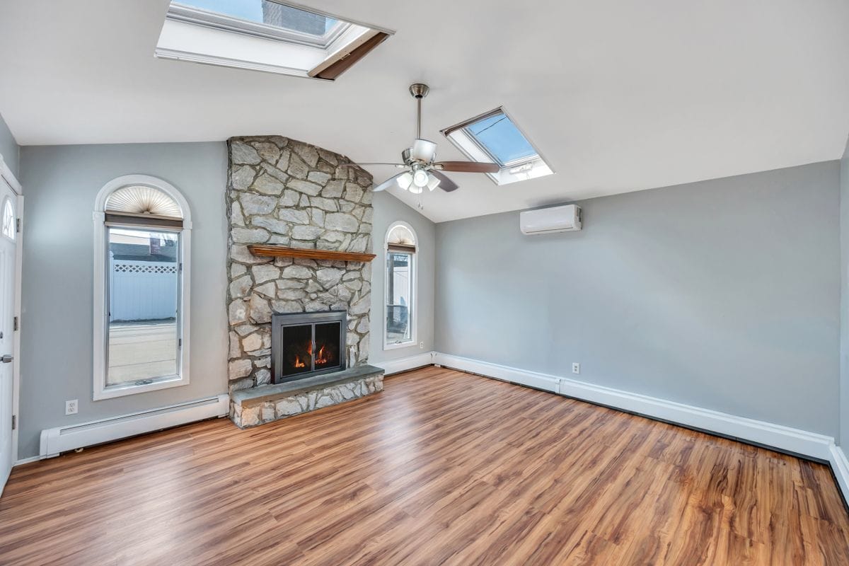 Building Photo - 45 Walnut Ln