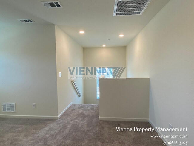 Building Photo - 700 Lincolnshire Cir