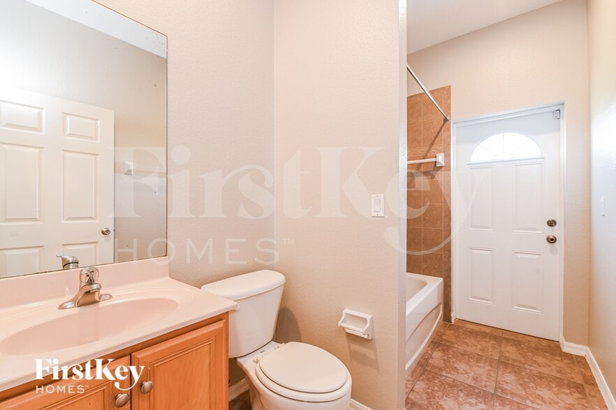 Building Photo - 2017 NE 19th Terrace