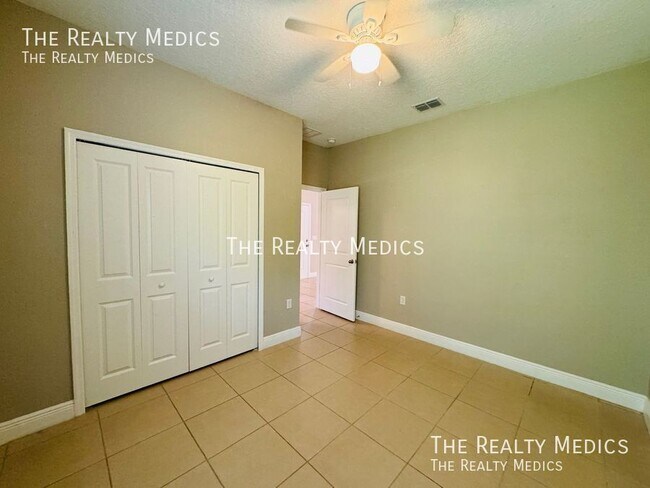 Building Photo - 1417 Swan Ct