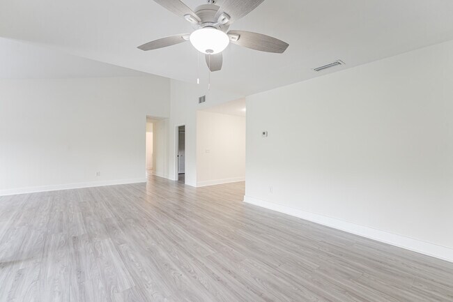 Building Photo - 3048 NW 27th Terrace