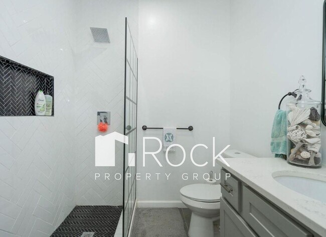 Building Photo - Contemporary 2 Bedroom plus Office/Bonus Room with Loft near Uptown and Plaza Districts   ~One Mo...