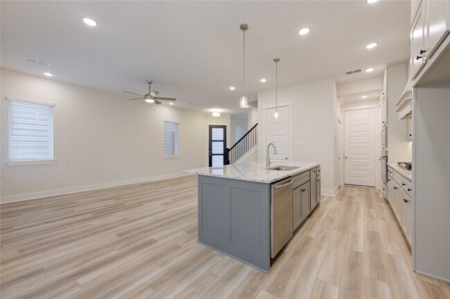 Building Photo - 16032 Mason Run Dr