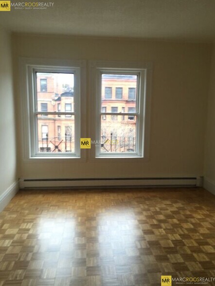 Building Photo - 290 Newbury St