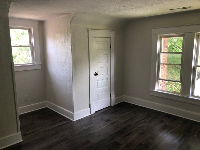 Bedroom - 610 S Washington St