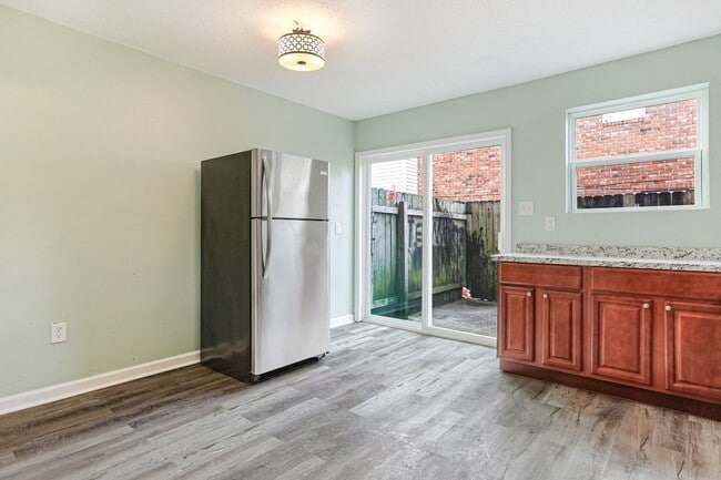 Building Photo - Modern 2BR Townhouse-Style Apartment | 1,010 Sq. Ft. | Renovated Interior | Westbank Expressway L...