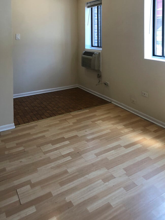 Building Photo - 1430 N Dearborn St