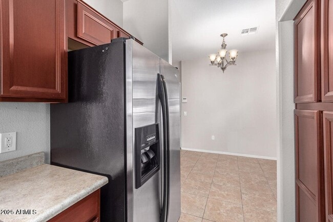 Building Photo - 2402 E 5th St