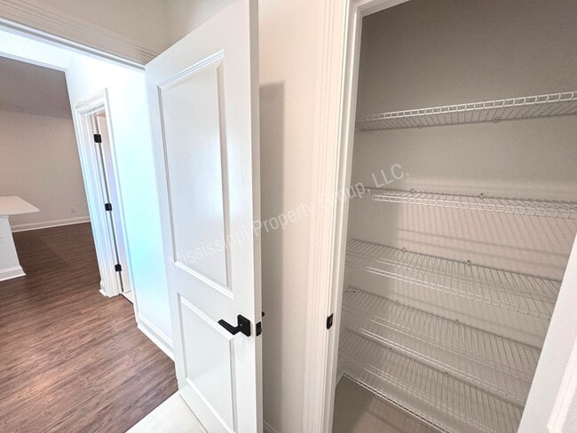 Building Photo - 3BR/3.5BA Stand Alone House in South Grove