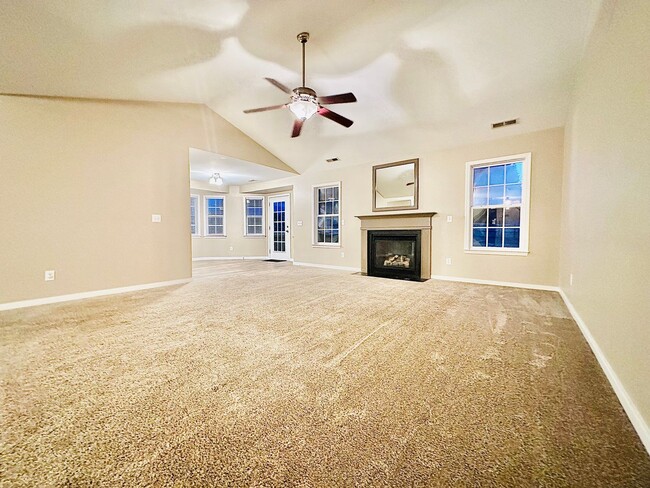 Building Photo - Spacious 3BD/2BA Home in Oak Park | Screened Porch | Large Backyard | 2-Car Garage