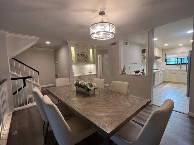 Building Photo - 428 W Huntington Dr