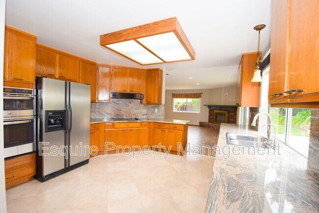 Building Photo - 887 Yearling Ct