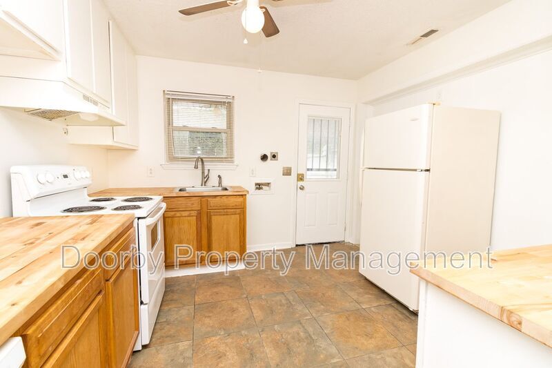 Building Photo - 1809 N Hawthorne St