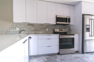 Building Photo - 301 Club Cir