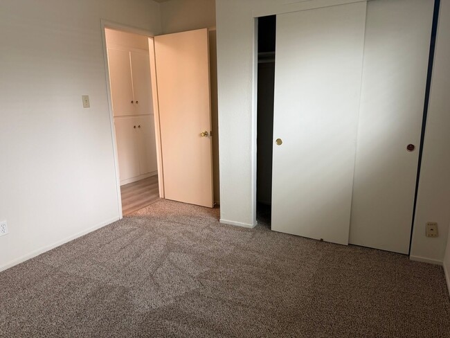 Building Photo - Remodeled 3 bedroom 1 bath house