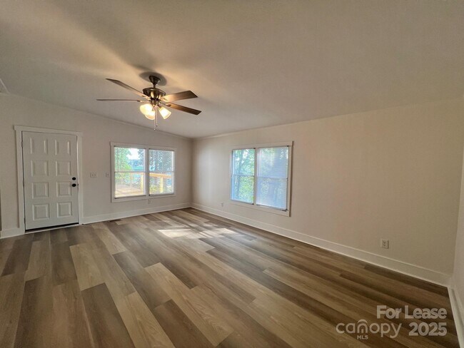 Building Photo - 491 Robinson Rd