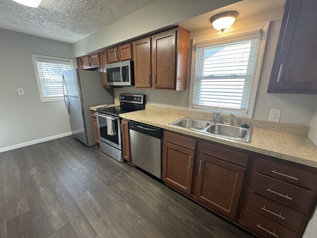 Building Photo - “Room to Grow!” — Spacious 3 Bed + Bonus Rooms in Pawnee