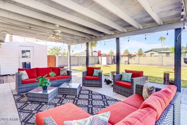 Building Photo - 1648 W Grovers Ave