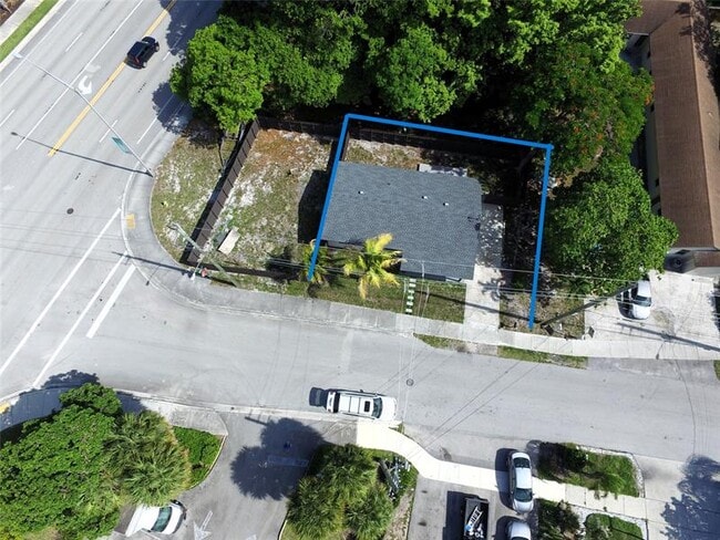 Building Photo - 10 SW 5th Ct