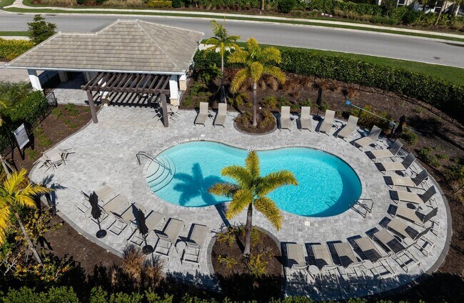 Building Photo - BEAUTIFUL 2 BEDROOM 2.5 BATHROOM TOWNHOME LOCATED IN THE HIGHLY SOUGHT AFTER SKY RANCH COMMUNITY!