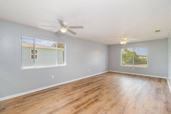 Building Photo - 2290-2296 Fox Hollow Dr.