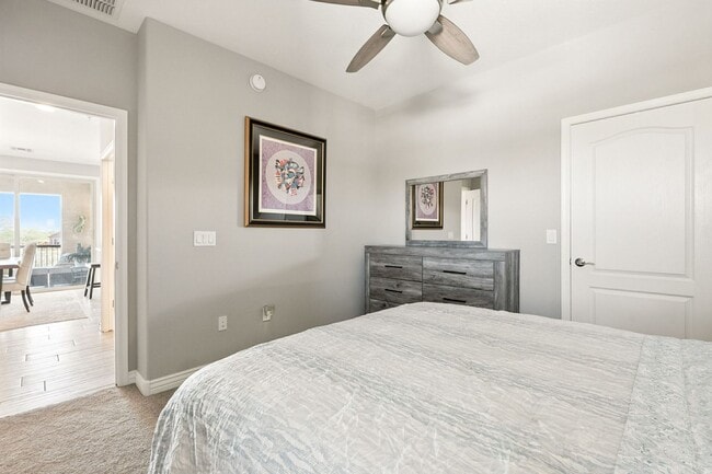 Building Photo - Beautiful condo with mountain views in gated community