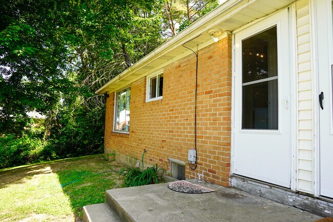 Building Photo - 1604 E Main St