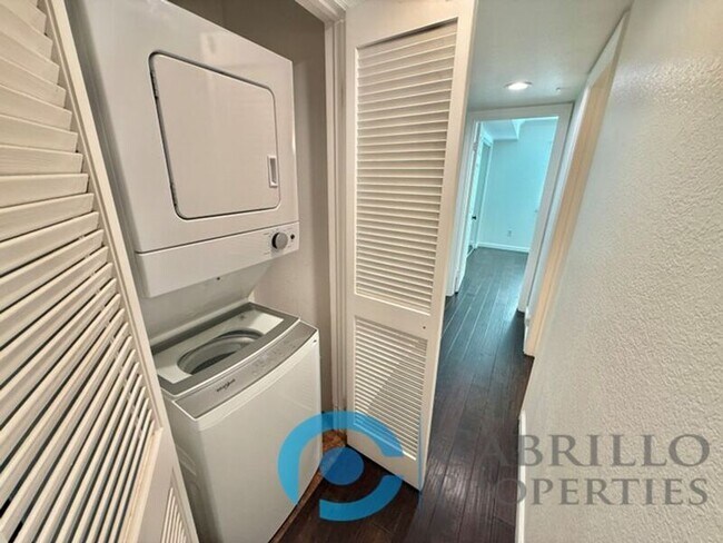 Building Photo - 2828 Famosa Blvd