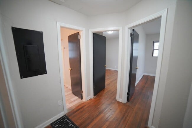 Building Photo - 2031 Holmes St