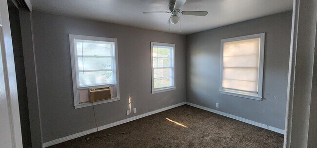 Building Photo - 117 Austin St