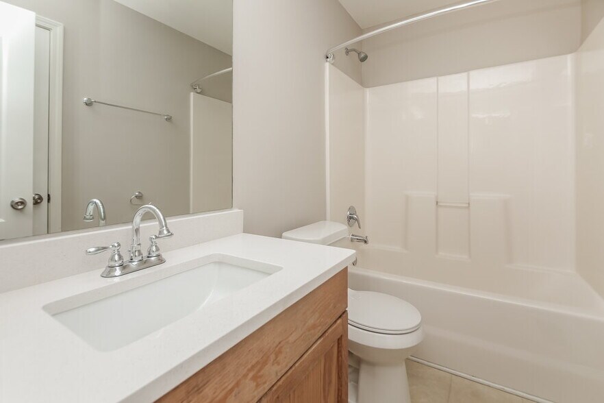 Building Photo - 55 Richmond Dr